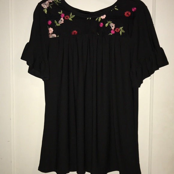 Black top with sheer floral inset - Picture 3 of 4